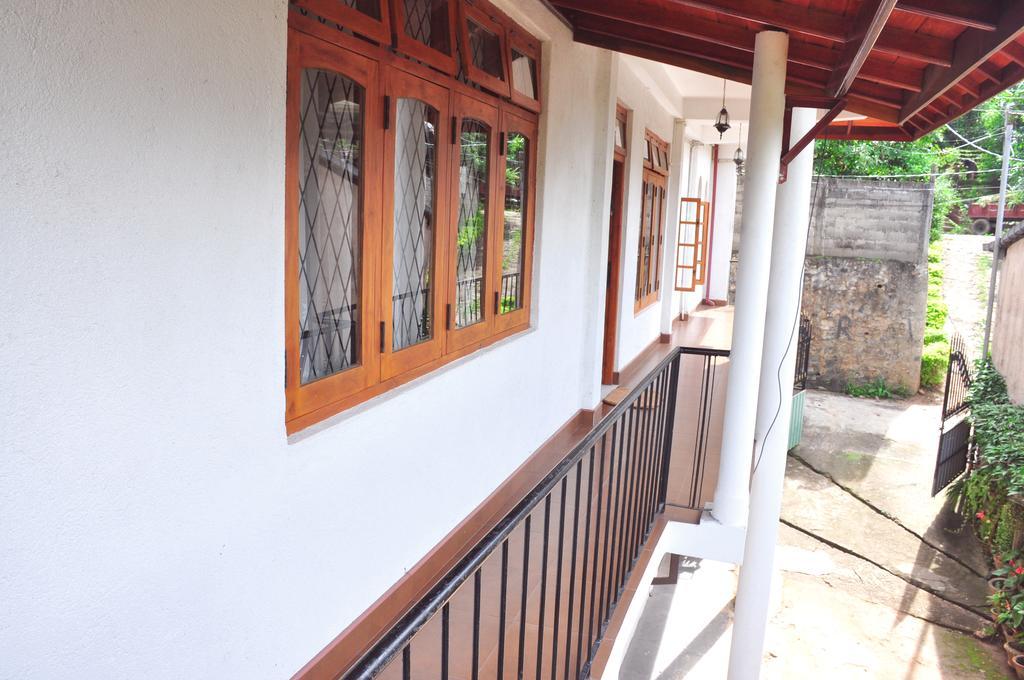 Ajanthas' Homestay Kandy Exterior foto